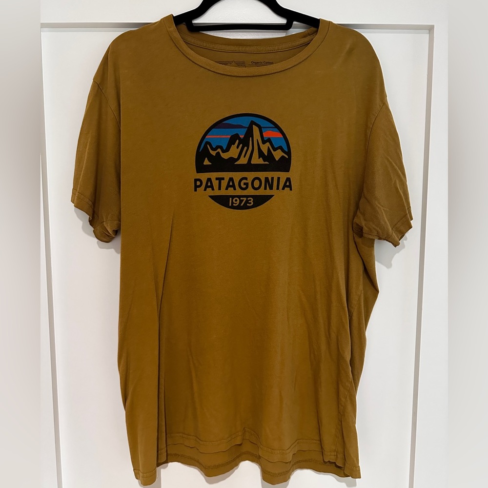 Patagonia | Men’s Short Sleeve Graphic Tee | Large | Mustard Yellow